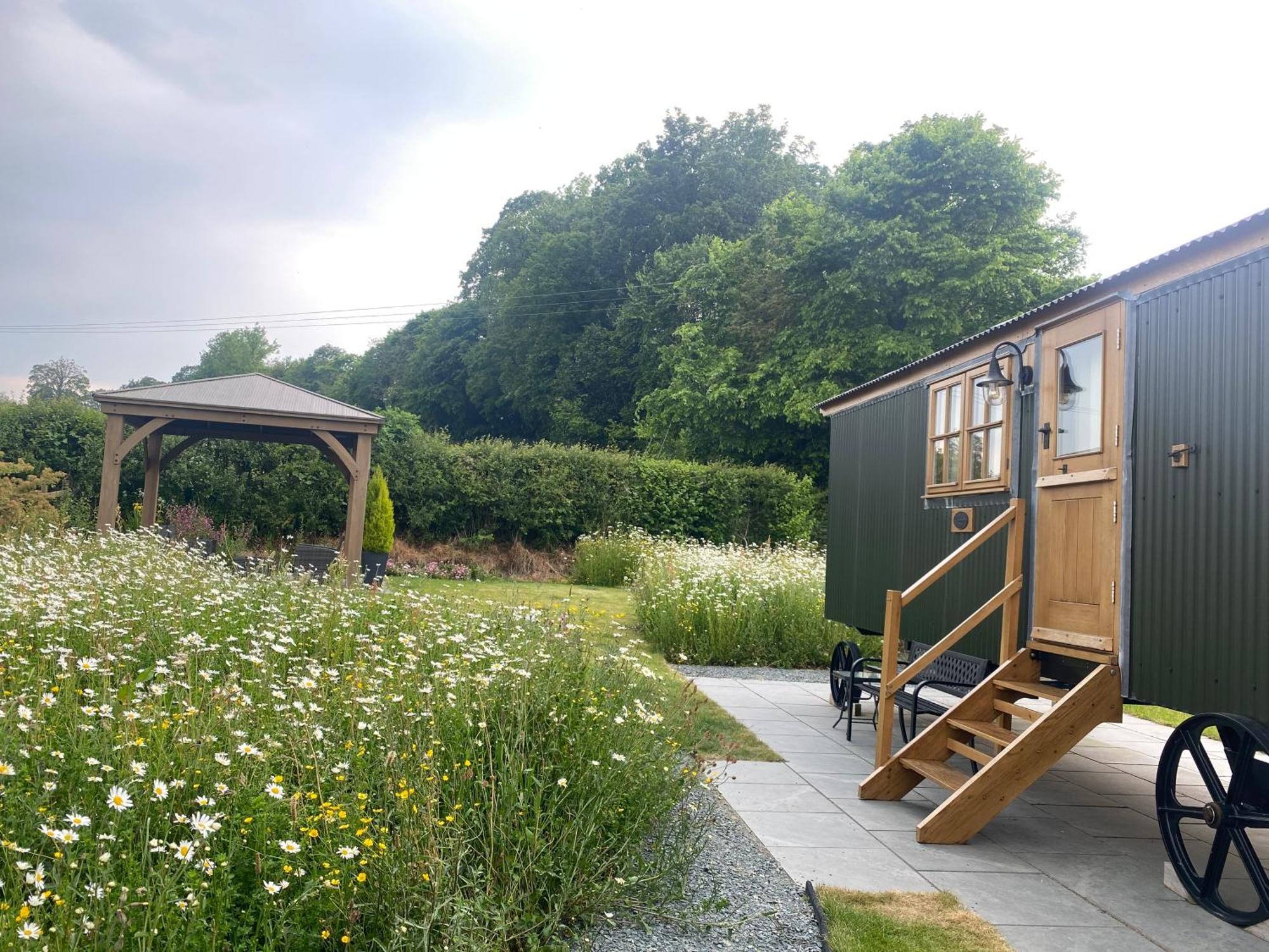 Woody'S Retreat Hotel Bolton by Bowland Exterior photo